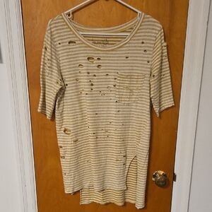 We The Free Distressed Shirt Size Small